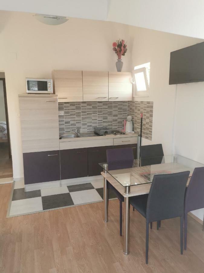 Apartmani "Ivan" Marina Exteriér fotografie
